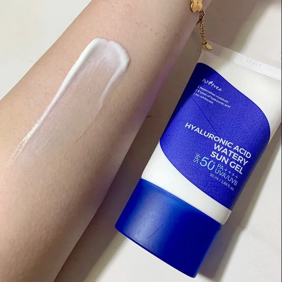 Isntree - Hyaluronic Acid Watery Sun Gel SPF 50+ / PA ++++ - Fényvédő 50ml