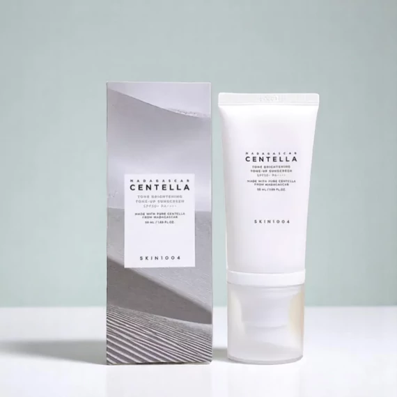 Skin1004 - Madagascar Centella Tone Brightening Tone-Up Sunscreen - Fényvédő SPF50+ 50ml